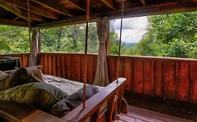 Nice View Fireplace, Hot Tub, Porch Bed, Private